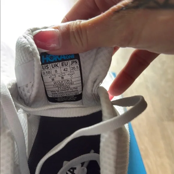 Hoka Women's Clifton 9 - Cosmic Grey/White SZ 9.5 Viral Hot! Brand new in box!! - Picture 6 of 17